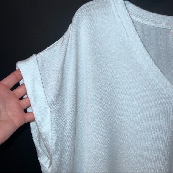 Mod Ref Shirt Women's color:White Size : M minimalist,casual vacation vibes - Picture 7 of 9